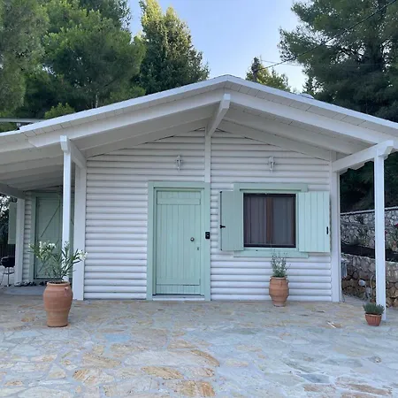 The White House Above Egremni Сasa de vacaciones *