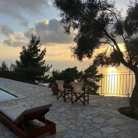 The White House Above Egremni Сasa de vacaciones