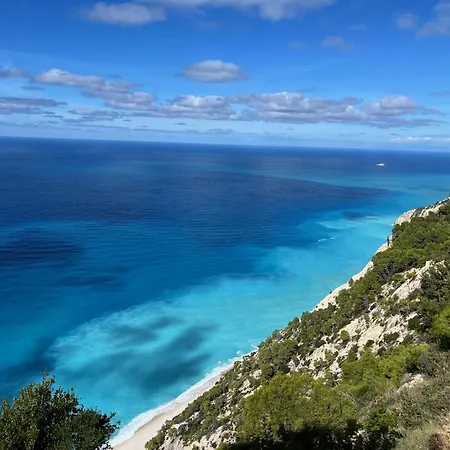 The White House Above Egremni Сasa de vacaciones