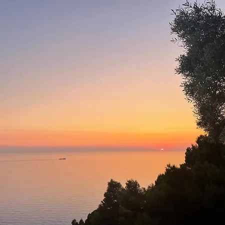 The White House Above Egremni Сasa de vacaciones Athánion