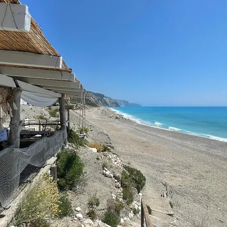 The White House Above Egremni Holiday home Athanion