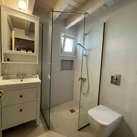 Holiday home The White House Above Egremni *