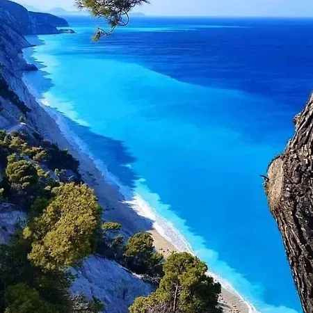 The White House Above Egremni *