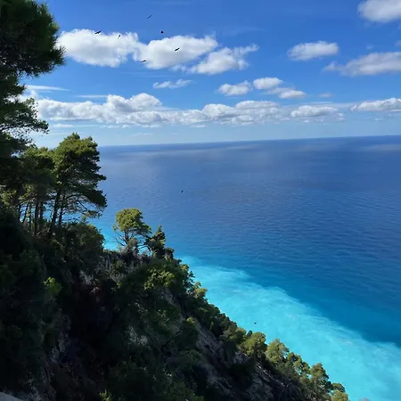 The White House Above Egremni Holiday home Athanion