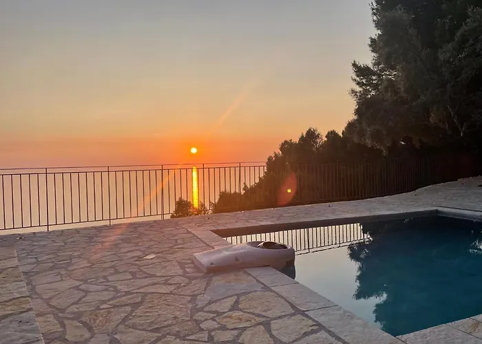 Σπίτι διακοπών The White House Above Egremni Αθάνι