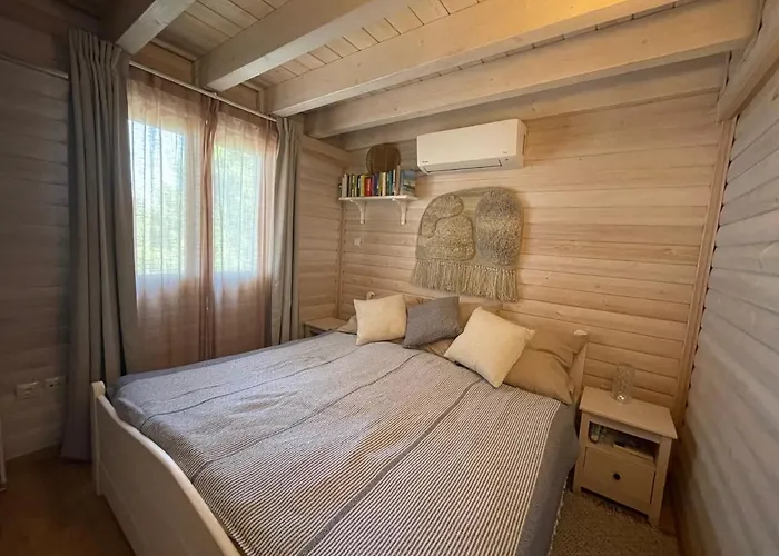 The White House Above Egremni