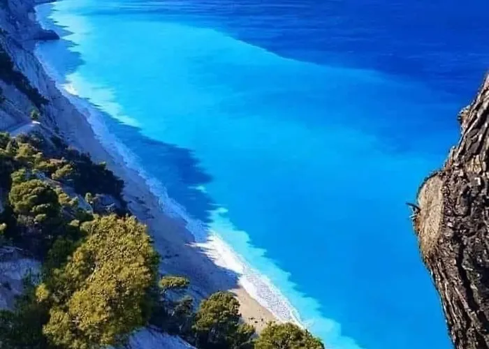 The White House Above Egremni *